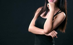 半夜男朋友把我的腿打开了